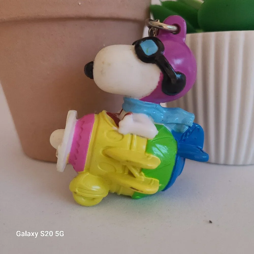 Unknown Brand Snoopy Flying An Easter‎ Egg Plane Keychain Multi-Color Vintage